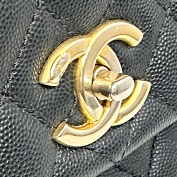 💯Authentic Chanel Black Quilted Shoulder Bag with Gold Accents🍀 - Picture 4 of 17